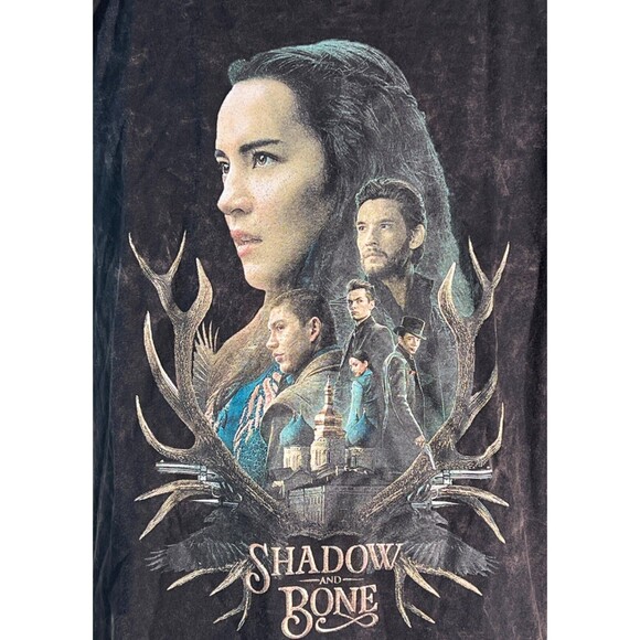 Shadow And Bone Group Boyfriend Fit Girls T-Shirt Black Medium NWT - Picture 2 of 6